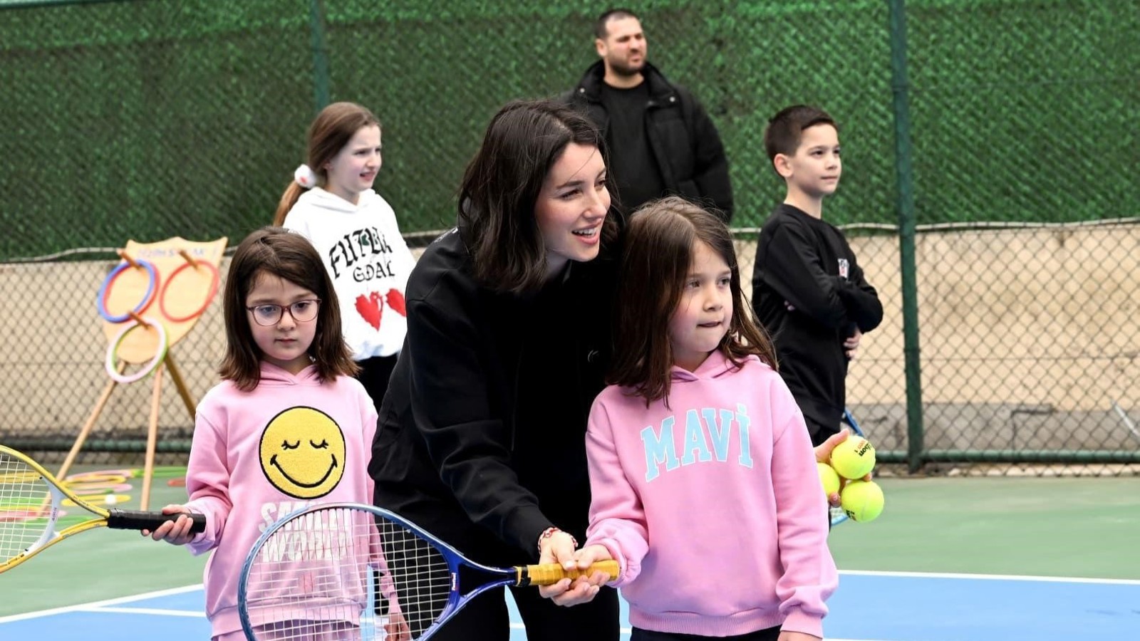 ŞİŞLİ BELEDİYESİ TOPAĞACI SPOR MERKEZİ TENİS KORTUNU HİZMETE SOKTU