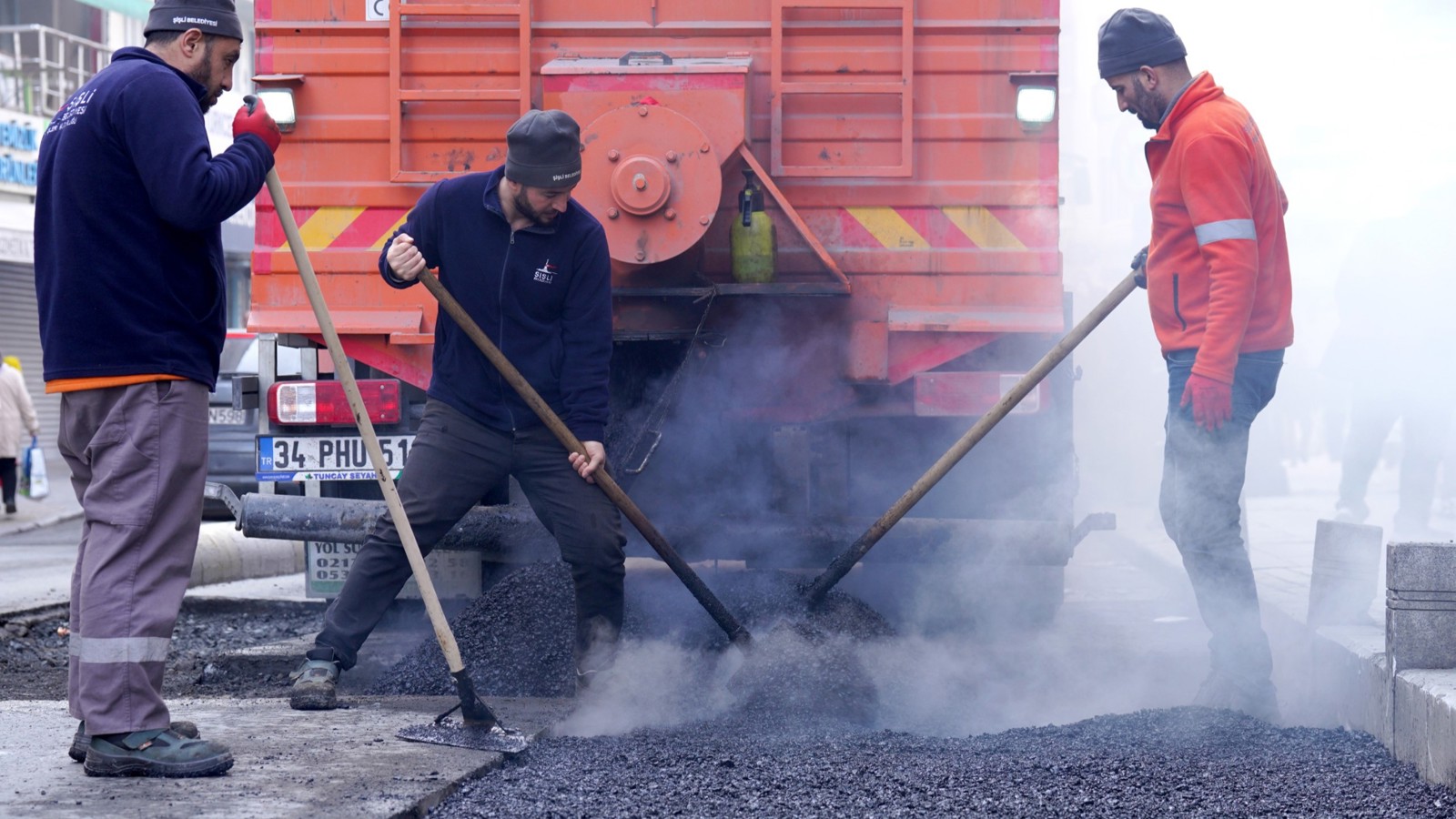 ŞİŞLİ BELEDİYESİ’NDEN GÜLBAHAR MAHALLESİ’NDE GENİŞ KAPSAMLI ÇALIŞMA