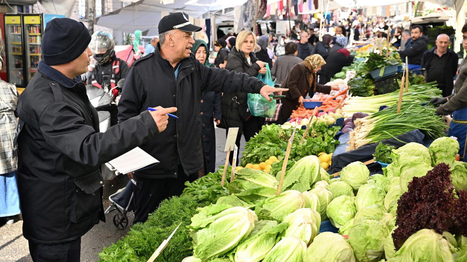ŞİŞLİ’DE SEMT PAZARLARINDA FAHİŞ FİYAT DENETİMİ