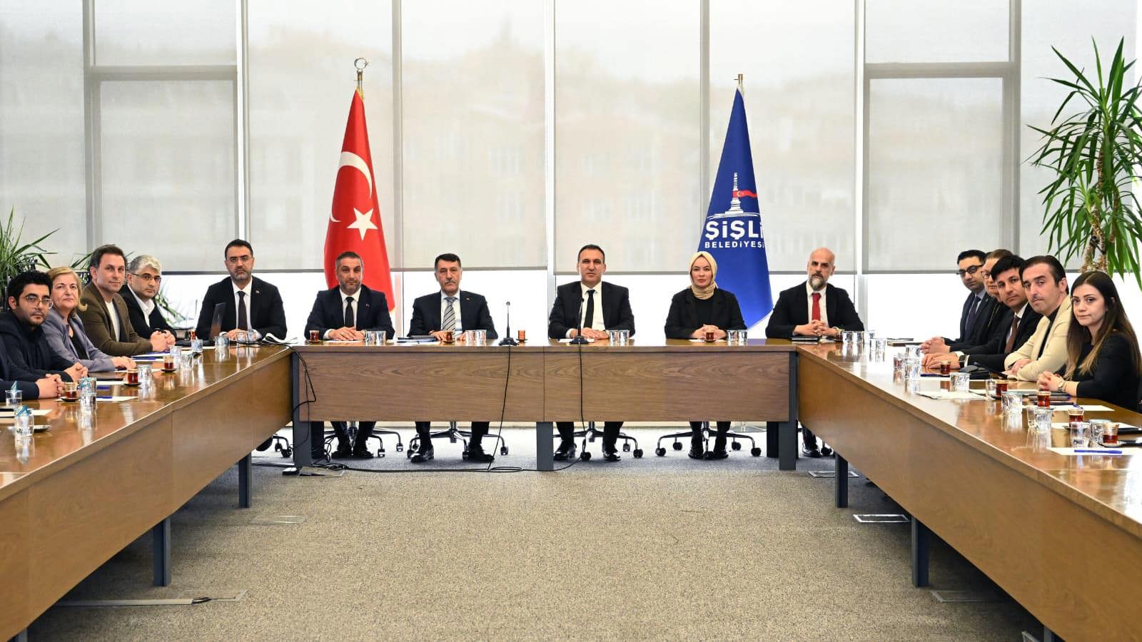 BELEDİYE BAŞKAN VEKİLİ ALİ İKRAM TUNA KURUM YÖNETİCİLERİYLE BİR ARAYA GELDİ