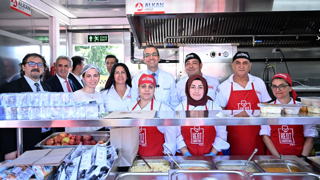 ŞİŞLİ BELEDİYESİ’NİN “GEZİCİ KENT LOKANTASI” HİZMETE GİRDİ
